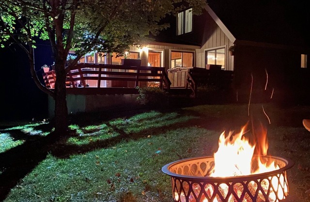 ADK North Creek fall, winter getaway with Hot tub, hiking, rafting, skiing Gore!