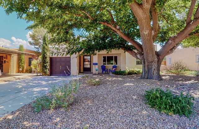 Adobe Home, 2bd/1ba, Garage, Dog