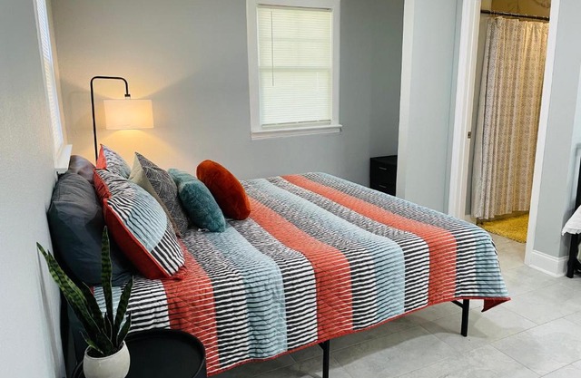 Adorable 1 Bedroom Guesthouse