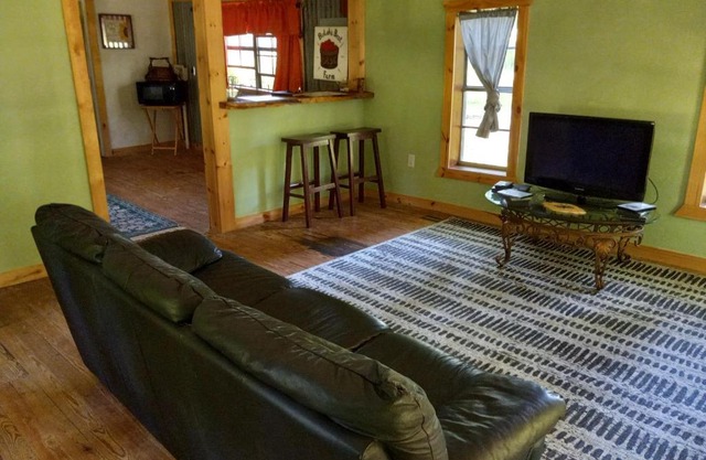 Adorable 1 bedroom Honey House