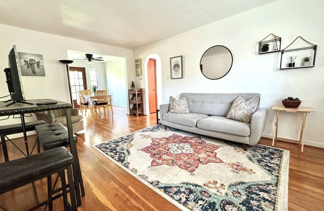 Adorable Apartment,tPet Friendly, Close to Downtown and Hospitals