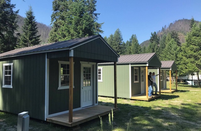 Adorable CDA River Cabins, Centrally Located!