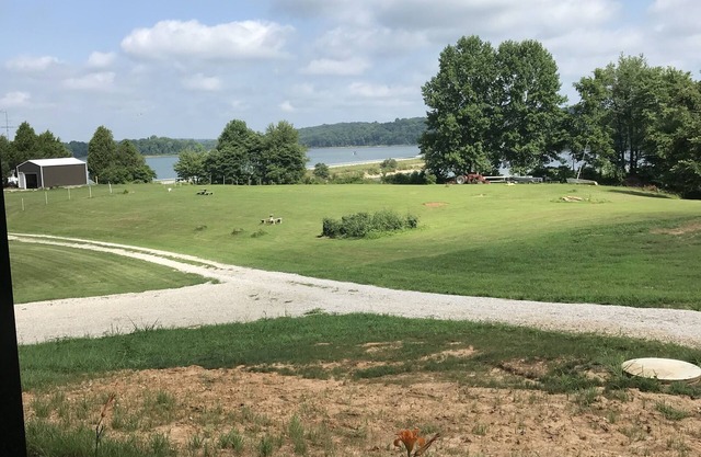 Adorable cottage. You will not find a better direct view of Patoka Lake.