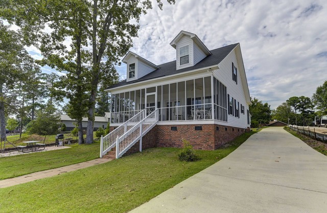 Adorable Cozy Serene Lakefront Cottage w/Private Dock, Ramp, Wi-Fi Amazing Views