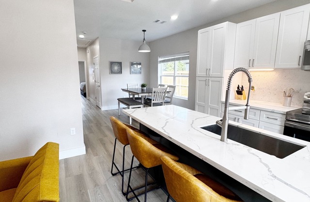Adorable Home only 17 min from Galveston seawall
