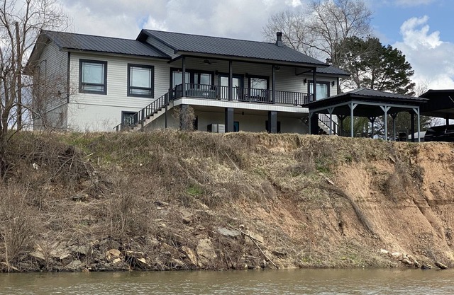 Adorable rustic home on Darbonne Bayou