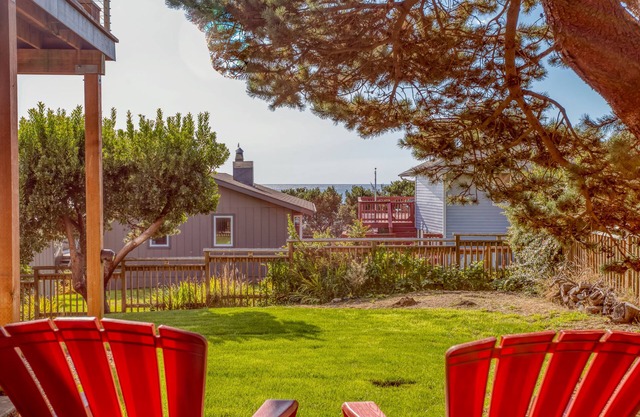 Adorable, Stylish Manzanita Haven is Two Blocks from the Beach!