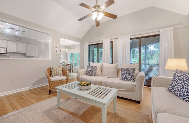 Adorable Tennis Club villa in great location