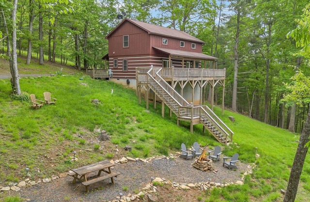 Adventure Cabin! Fire Pit, State Park, Fishing, Mtn Views, Hot Tub, WiFi