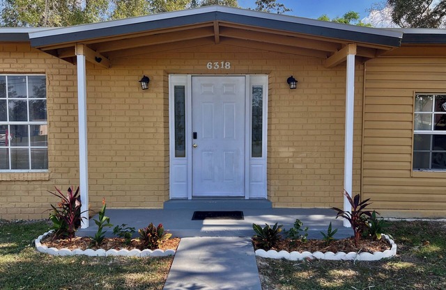 Adventure Coast 4/2, Big Yard