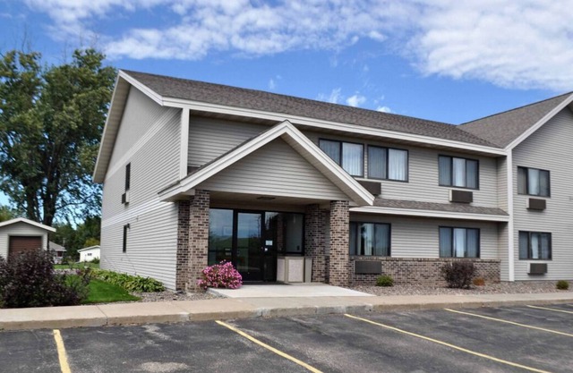 Affordability Meets Comfort! 4 Comfortable Units, Free Breakfast