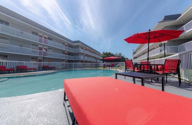 Affordable Getaway! 2 Relaxing Units with Free Parking & Breakfast, Onsite Pool!