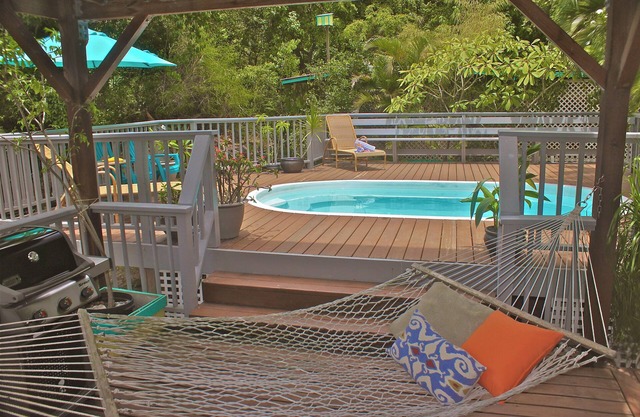 Affordable Getaway for Couples or small families with Pool, WIFI and AC