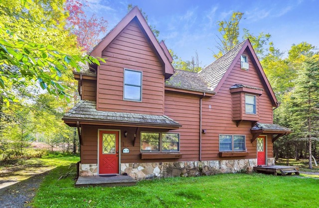 Affordable lodging in the center of Canaan Valley, The Cross Eyed Cricket!