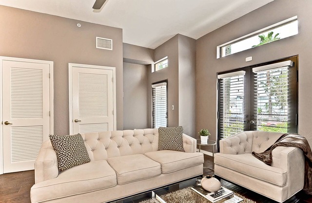 Affordable modern luxury - 2 BD/2 Baths in YBOR City - Downtown Tampa