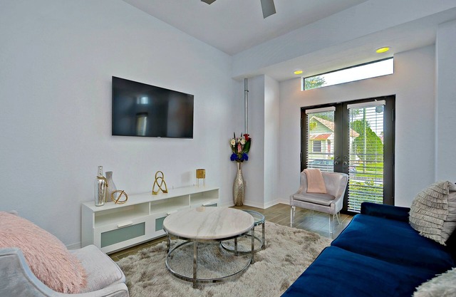 Affordable modern luxury in YBOR City -Downtown Tampa - 10% Weekly Discount