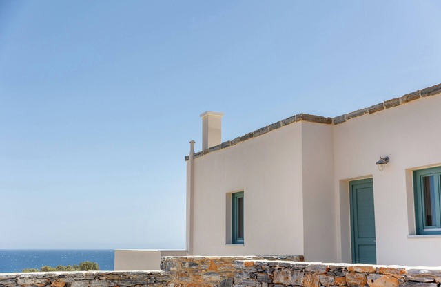 Agios Ioannis 2BR Apartment with Sea View