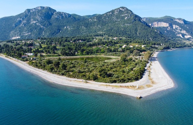 Agios Konstantinos peaceful Beach 3bdr apartment