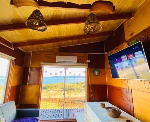 Agradable cabaña, con vista al mar y cordillera