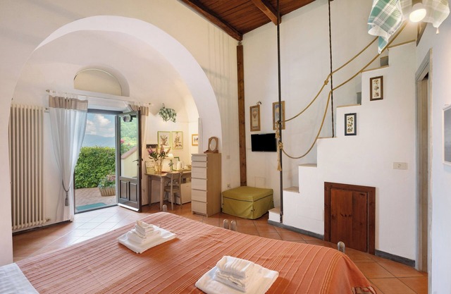 Agriturismo 'Spacious Room in Agriturismo' with Mountain View, Shared Pool and Wi-Fi