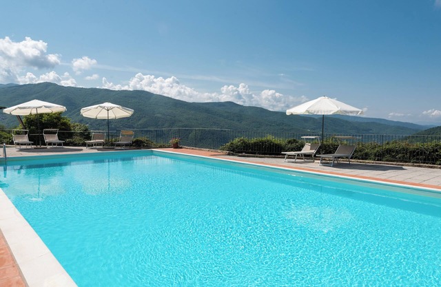 Agriturismo "Universal Harmony - Pettirosso" with Mountain View, Pool & Wi-Fi