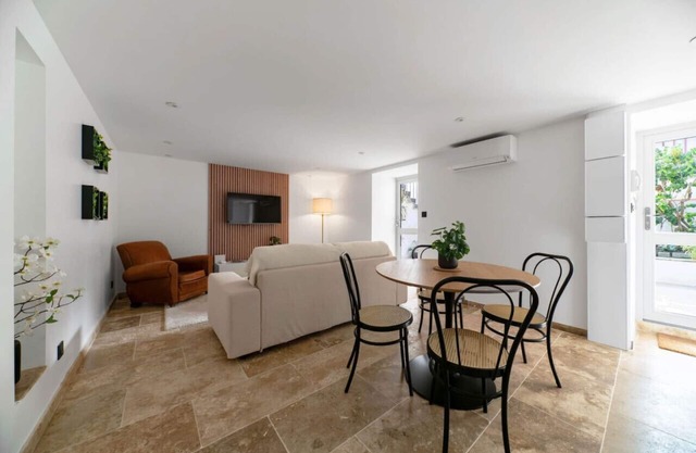 Air-cond and designer apartment with terrace