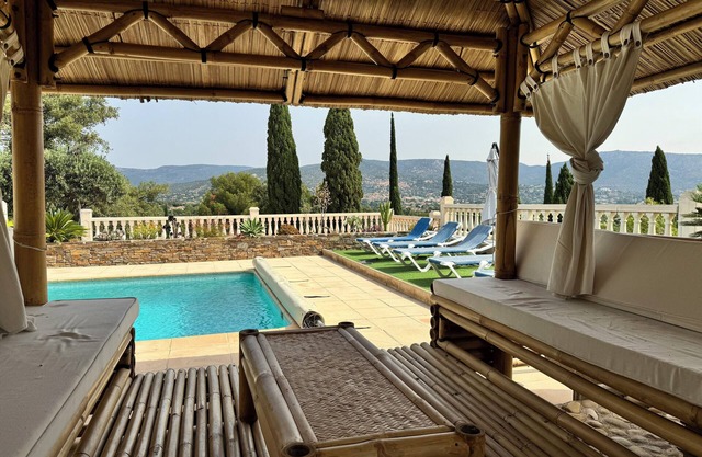 air-conditioned single-storey gîte with swimming pool private parking in peaceful setting
