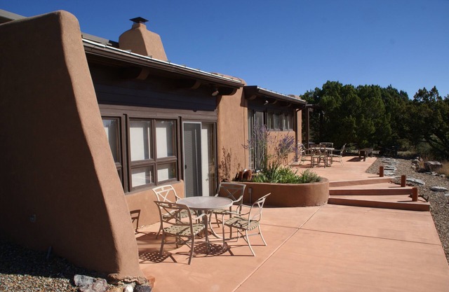 Air Conditioned Adobe Home, livable summers at 6000', very private