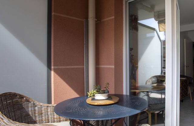 Air-conditioned apartment near Libération district