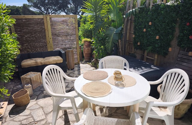 air-conditioned enclosed private garden swimming pool parking wifi private estate near sea