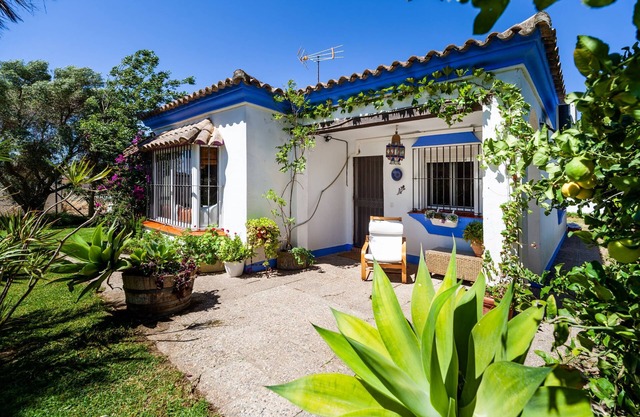 Air-Conditioned Home with Pool, Terrace, Garden & Wi-Fi ; Pets Allowed