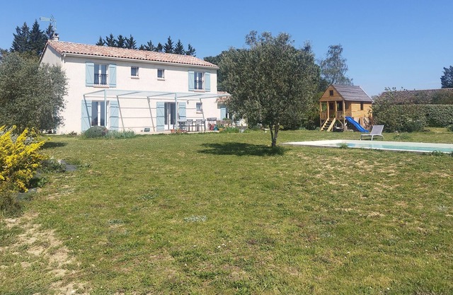 Air-conditioned house with swimming pool, hillside views
