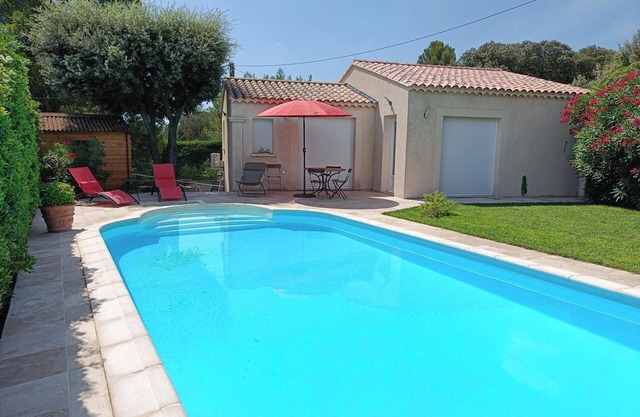 Air-conditioned house with private pool
