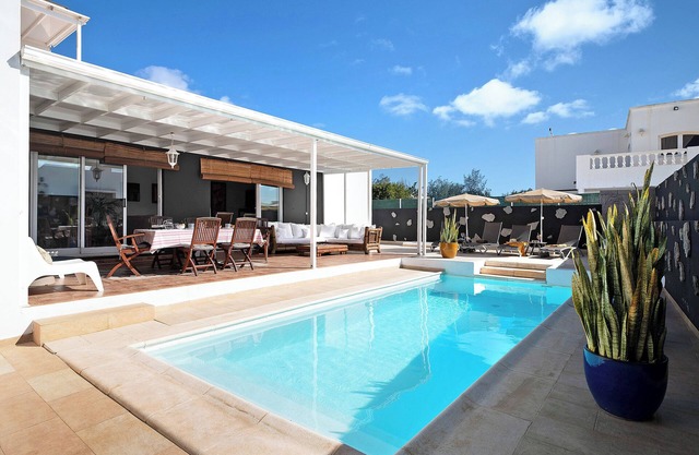 Air-Conditioned Villa with Luxurious Pool Area & Terrace Close to Golf Course