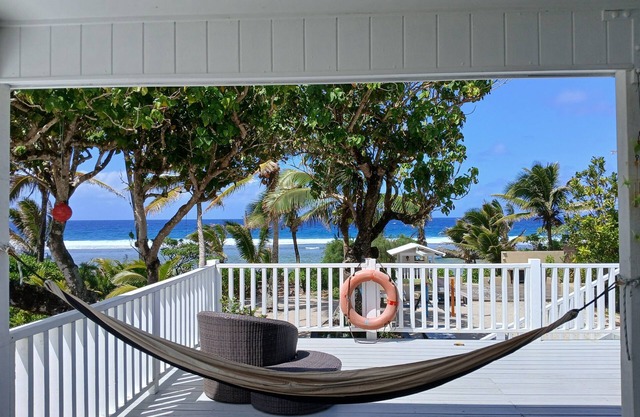 Aircon, 5 bedroom home on ocean front in Rarotonga! With kids playground, 12pax