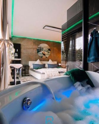 Airport Apart Exklusiv Apartment mit eigenem Whirpool 2,5 km vom Flughafen Nürnberg