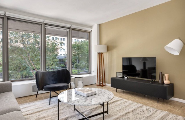 Airy Back Bay 1BR w/Gym, nr Copley Sq, by Blueground