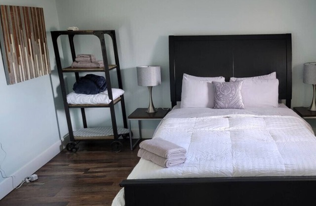 AK Outback - 10 minute walk to restaurants & trails - Convenient Location - #4 Slumber Village