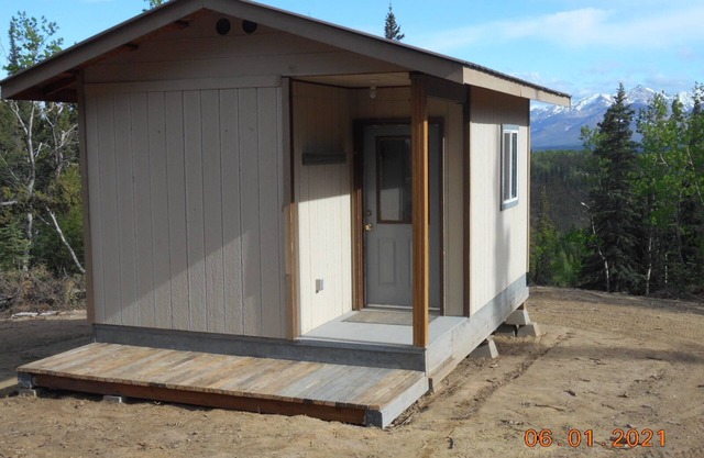 Alaska secluded Cabin , just 15 minutes from Denali National Park Entrance.
