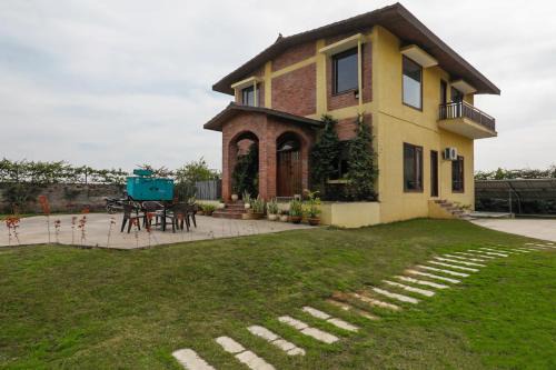 Alaya Stays 3 BHK Farmhouse wit Pvt Pool & Garden - Anantara