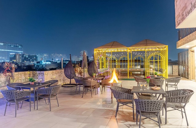 Alaya Stays Miyabi Executive Suite, Elegant 1-BHK Suite With Common Pool, Gym & Restaurant