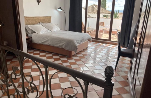 ALBAICIN HOUSE , GRANADA WITH INCREDIBLE ALHAMBRA VIEWS & ORIGINAL CAVES , WIFI