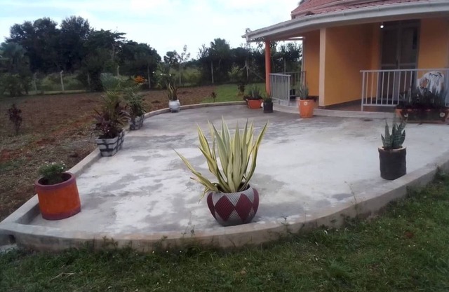 Alberto Gardens - One bedroom cottage in private grounds & free parking