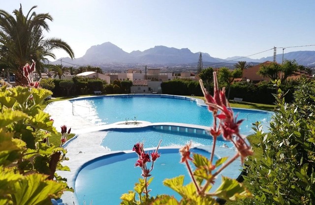 Albir sea, mountains and tranquility. Excellent south orientation. Guaranteed sun
