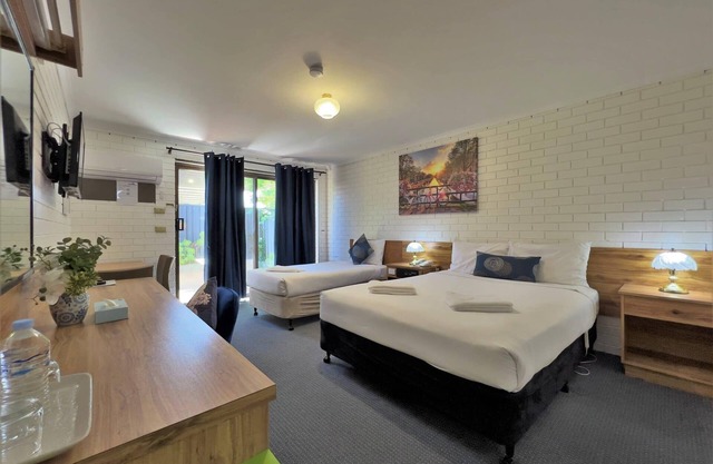 Albury Garden Court Moteln5 minute to CBD, 3 to Train Station, 5 Minutes to park