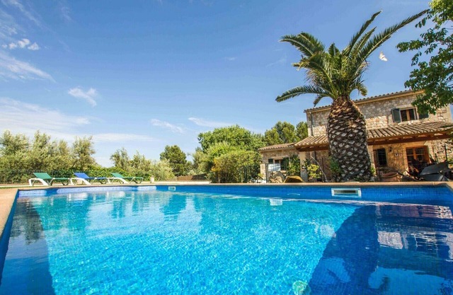 Alcadena - Rustic house with pool on the edge of Alaro