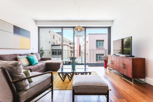 Alcantara Lovely With Balcony 2 Bdr Apt with AC