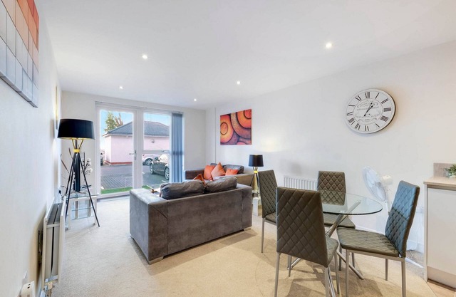 Alder House Serviced Apartment Maidenhead by 360stays