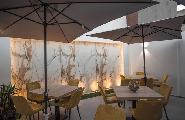 Alexander House Hotel