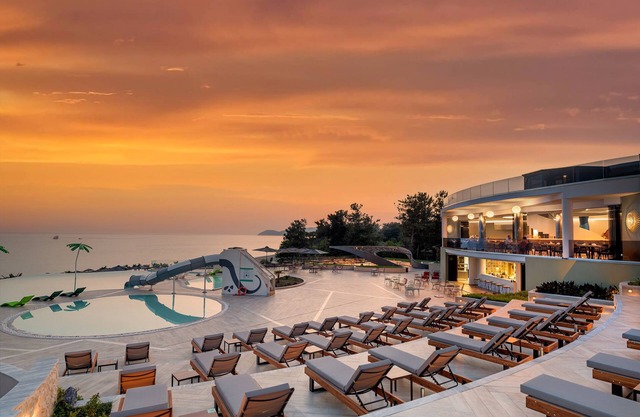 Alexandra Elegance Bridging Generations